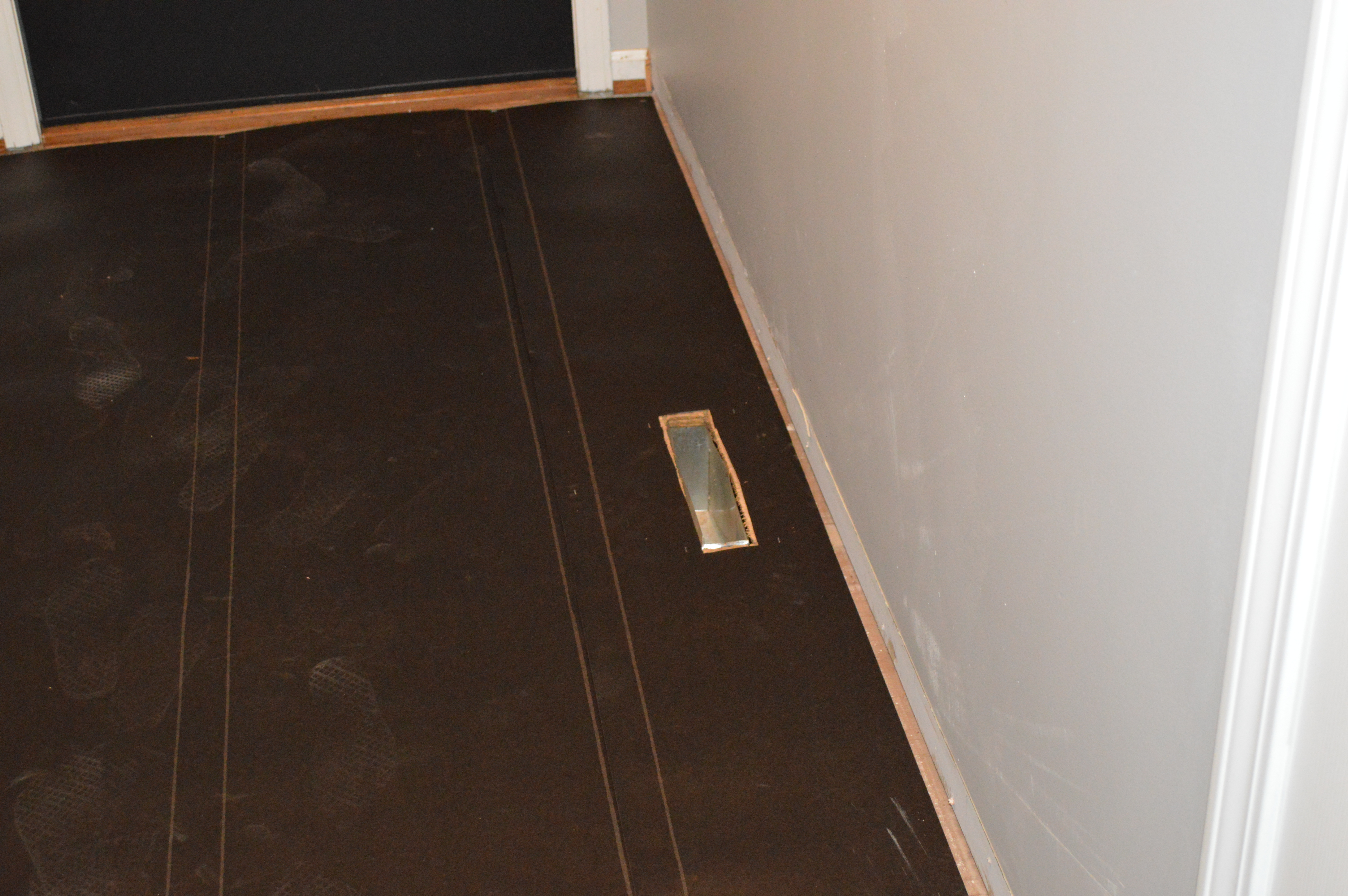 Lay Engineered Wood Flooring, Is It Ok To Put Felt Paper Under Laminate Flooring