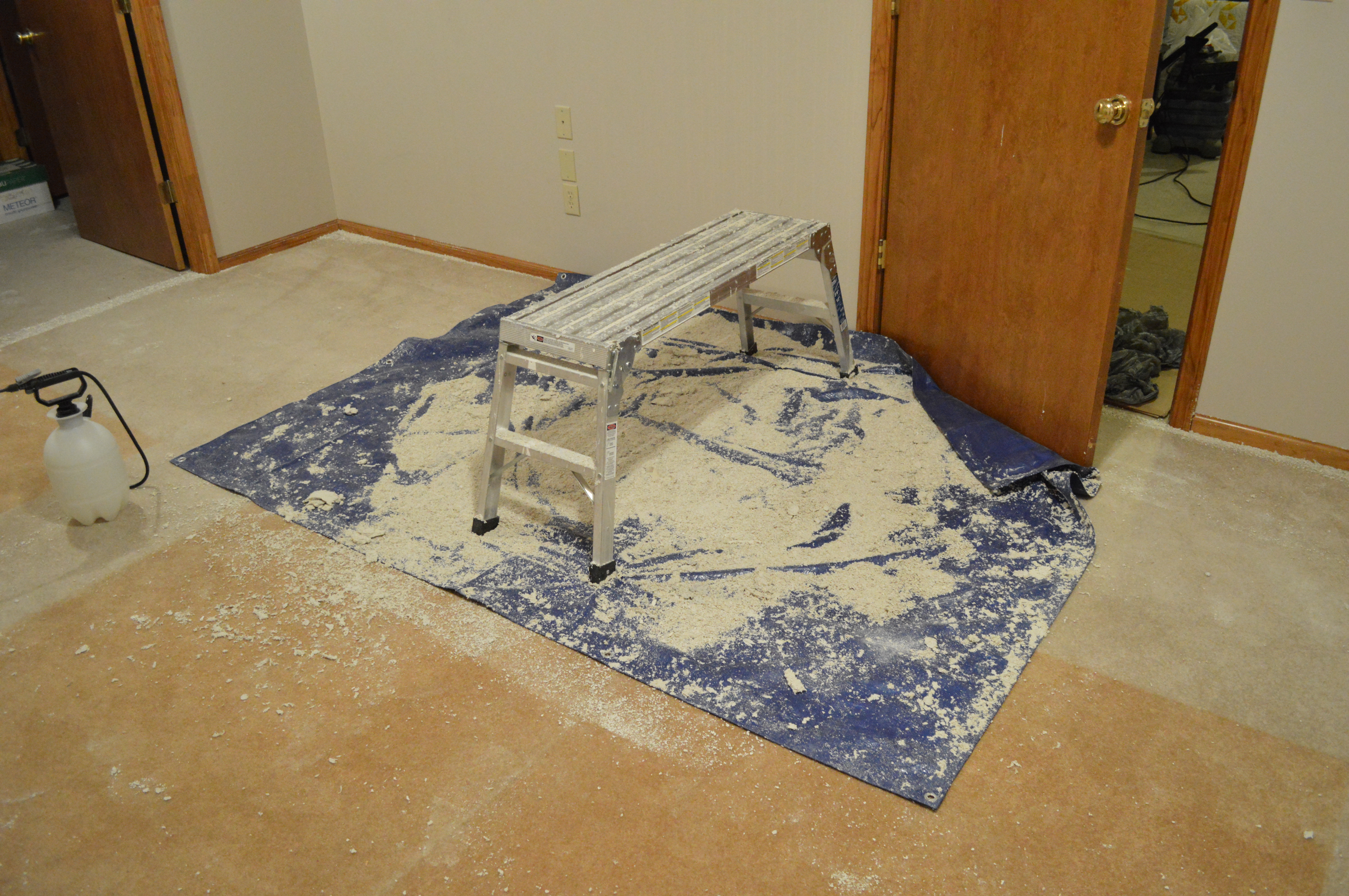 How to Paint a Popcorn Ceiling Without Making a Mess