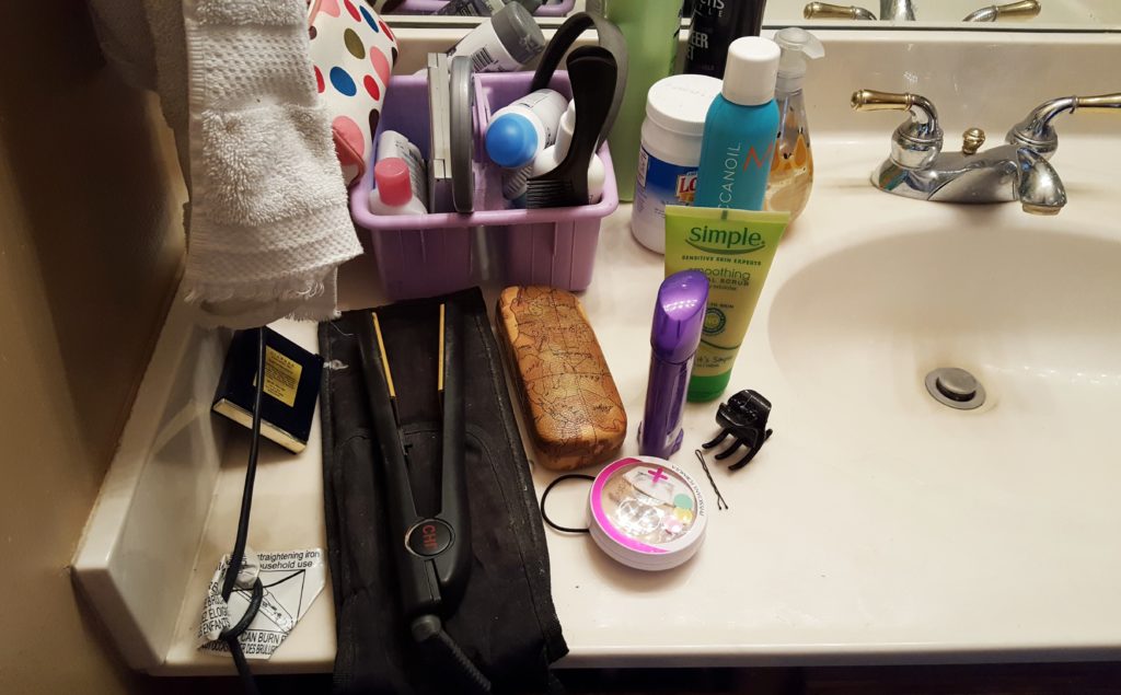 http://lovinghere.com/wp-content/uploads/2016/09/Bathroom-Counter-Mess-1024x635.jpg