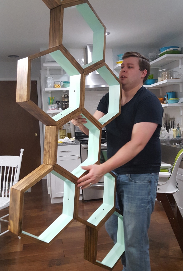 DIY Honeycomb Shelves Hanging Prep2